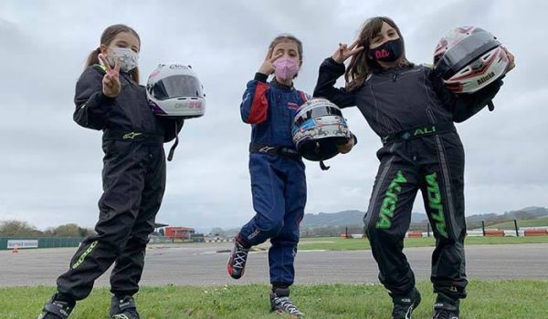Langreo Motor Club impulsa un equipo femenino de karting